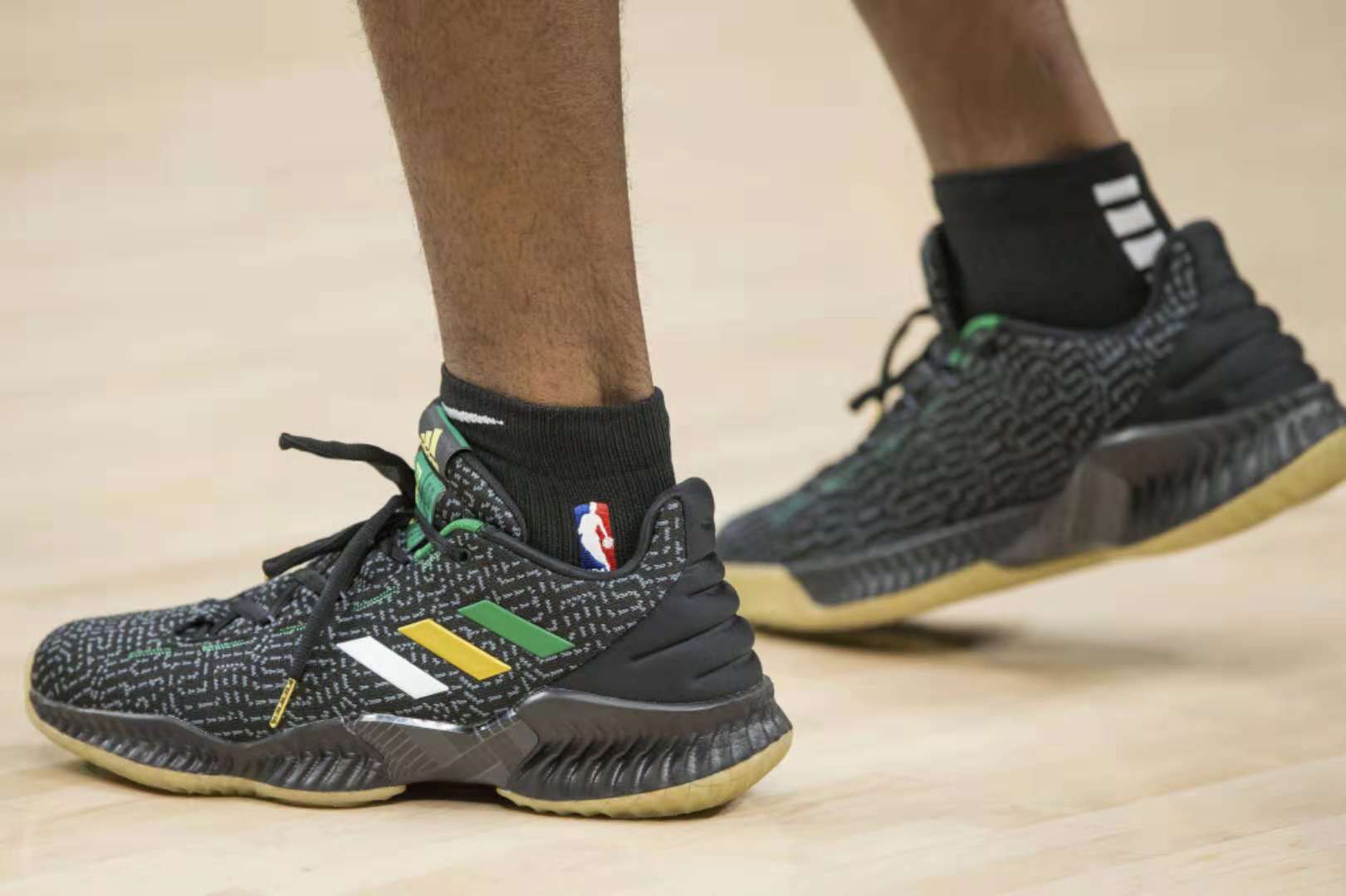 盘点nba上脚球鞋哈登篇,nba球鞋今日上脚