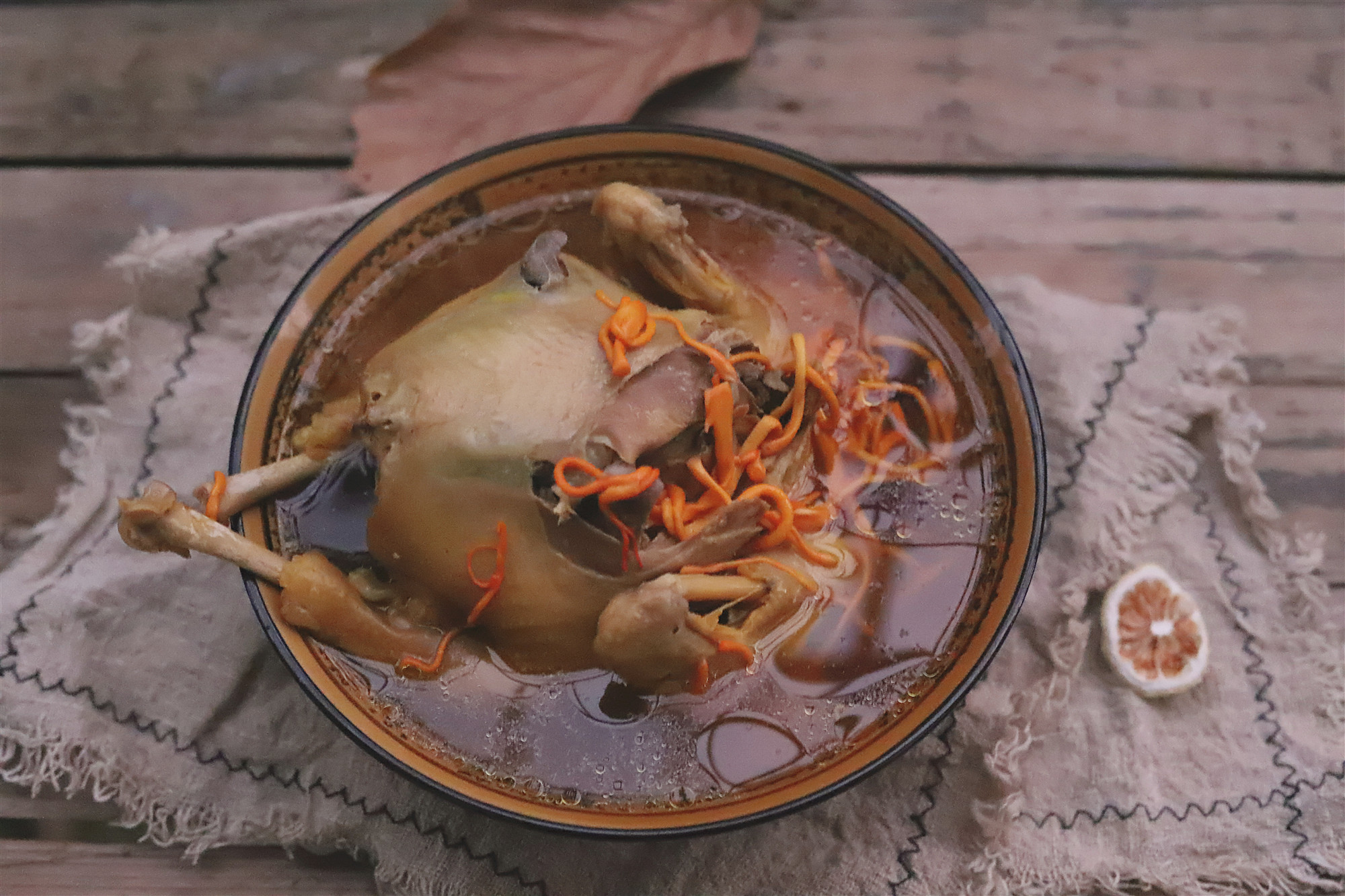 虫草花用来炖鸡汤是绝配，暖胃滋补还简单，别错过了