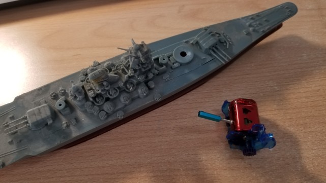 熊孩子掰坏航母模型,熊孩子掰断小金人后续