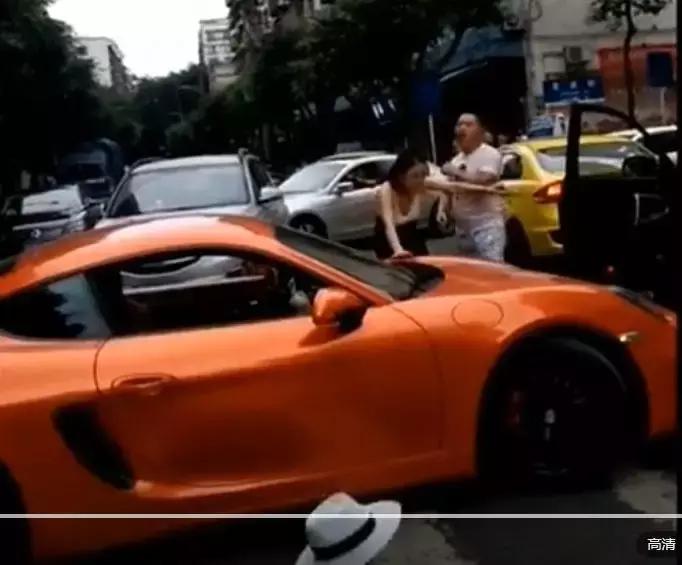 最新保时捷女车主怒扇男司机耳光,保时捷女车主怒扇男司机耳光事件