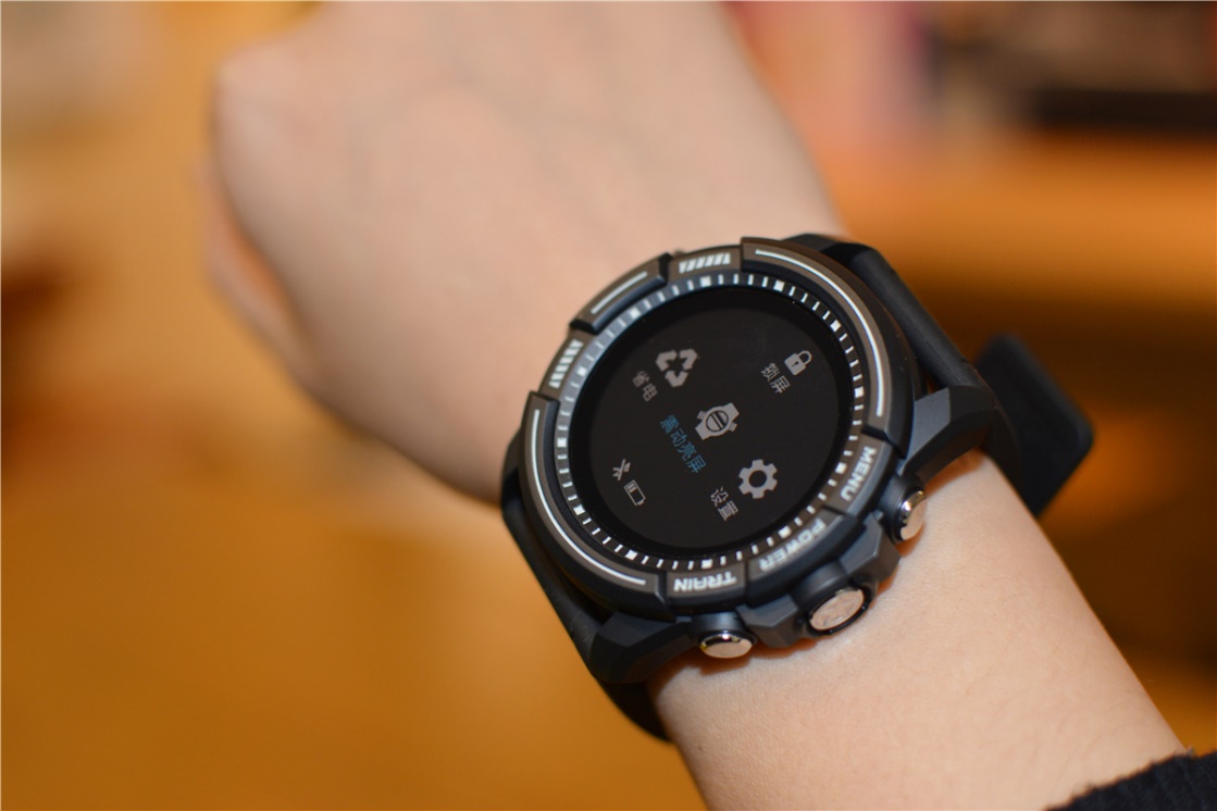 jeep智能全境界腕表值得买吗,jeep智能手表值不值得入手