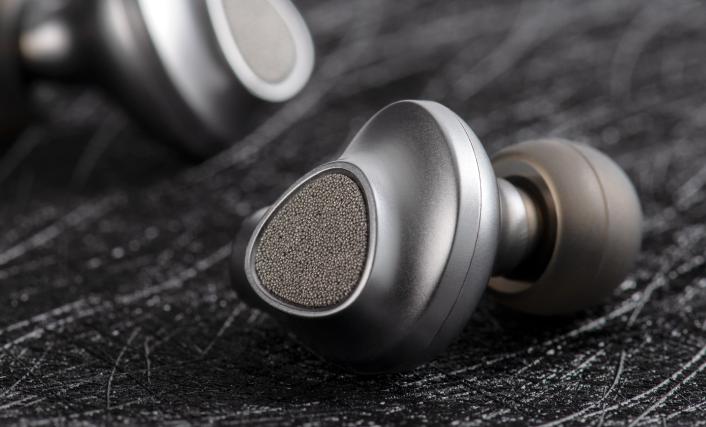 别以价论声！好评度超高的三款耳机，论可玩性，我劝你选索尼