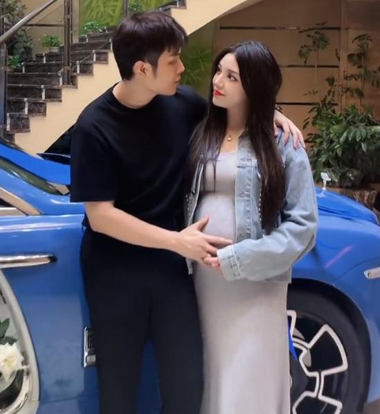 小猪晒兜儿送的豪车时，被质问“会不会三婚”，他的回答暗含深意