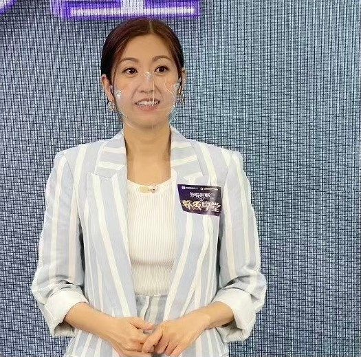陈自瑶tvb55周年服装,2021tvb颁奖典礼陈自瑶大头照