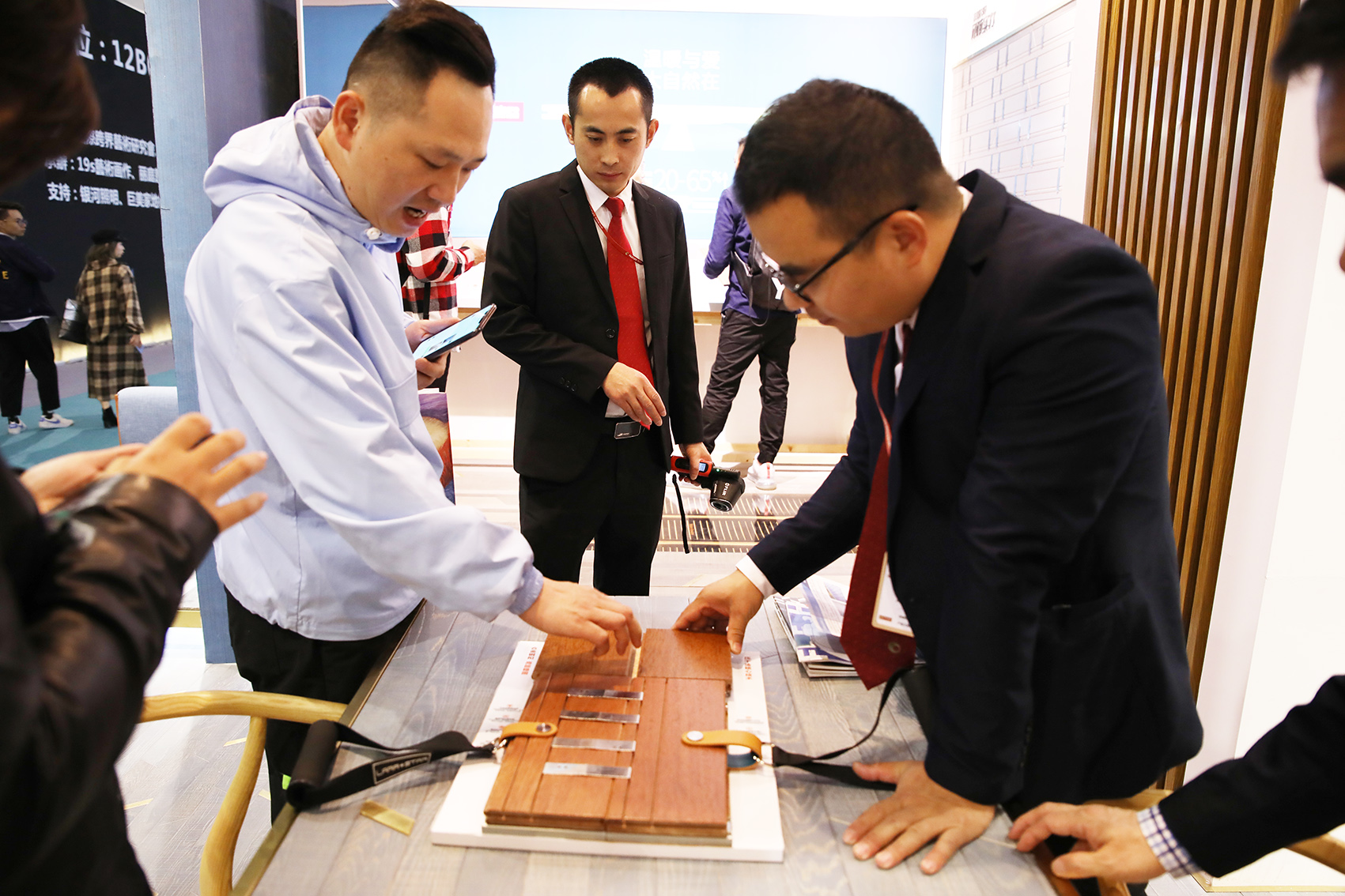 大自然地板荣誉牌,大自然地板获得的荣誉