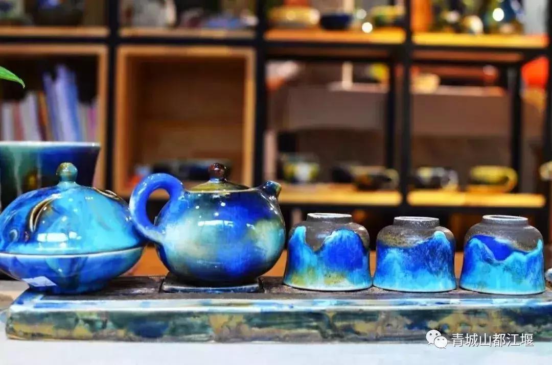 拒绝“人从众”！这个国庆必须到都江堰耍个“懒”，老街茶房、泥塑木作、古园书屋，快来享受你的小闲趣~