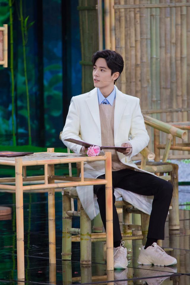 肖战西装搭配图片男,肖战穿时尚西装打造绅士穿搭