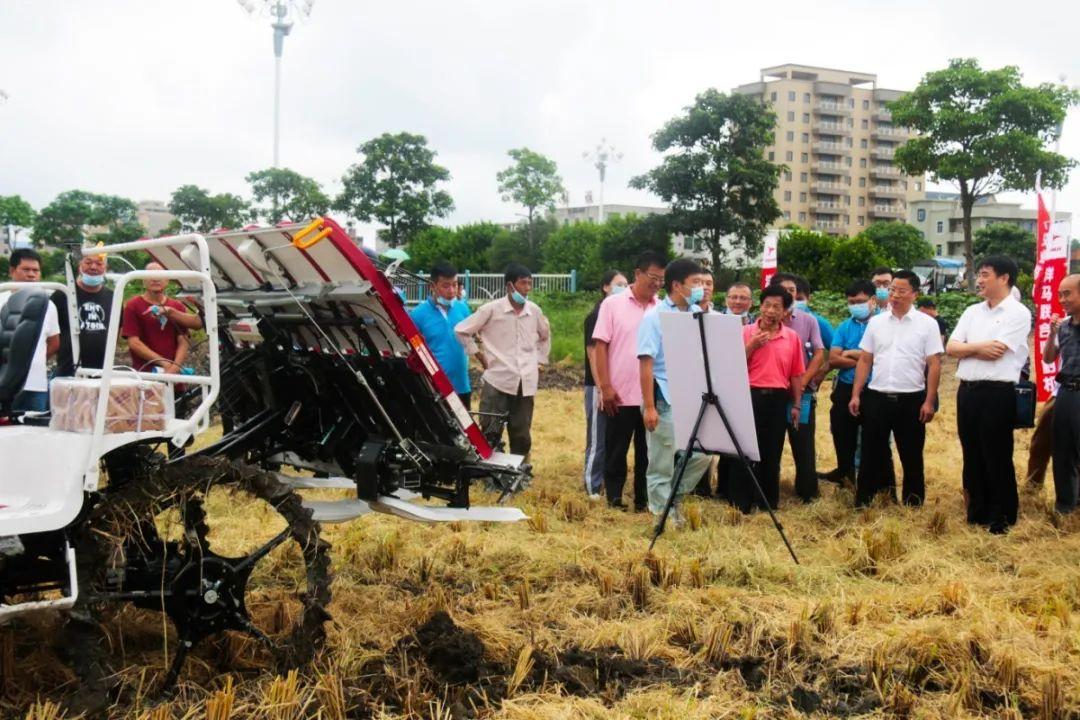 新型农业机械推广活动,丰收节农业机械