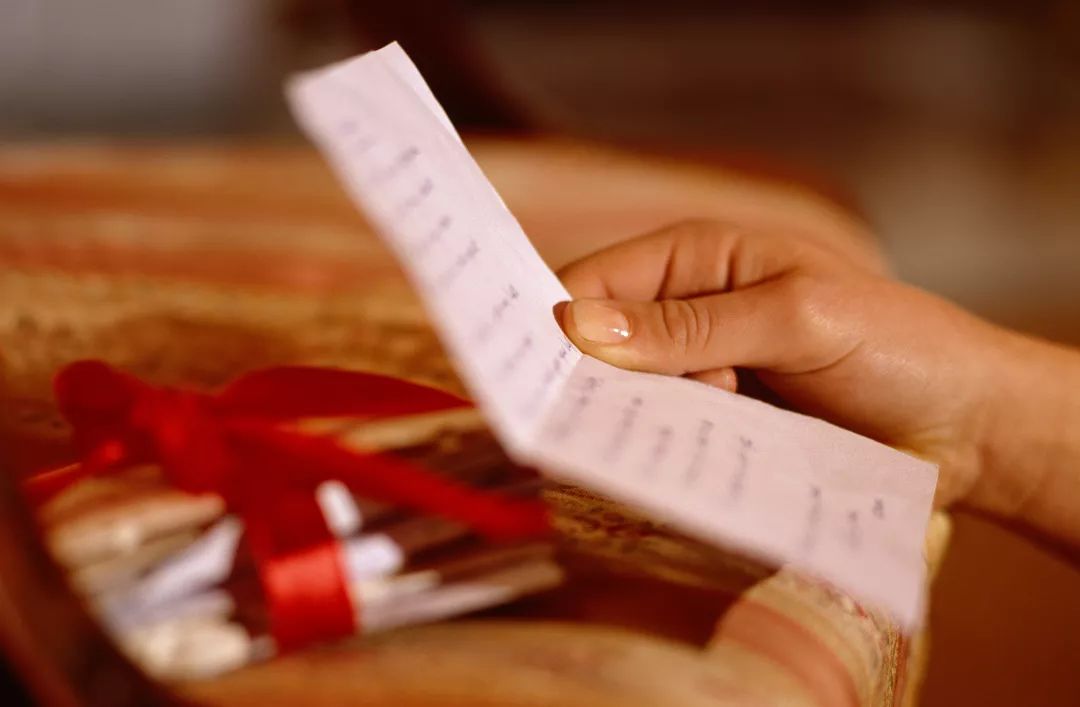 寒衣节是我国一种传统的祭祀节日,中国传统节日寒衣节祭奠先人