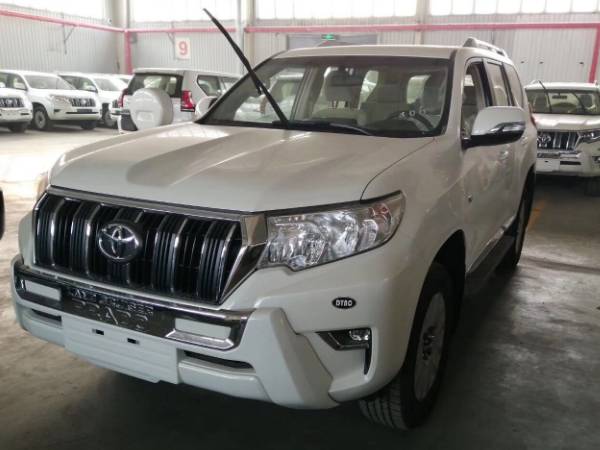 丰田霸道4.0中东版哪个配置最高,中东版霸道4000与国产对比