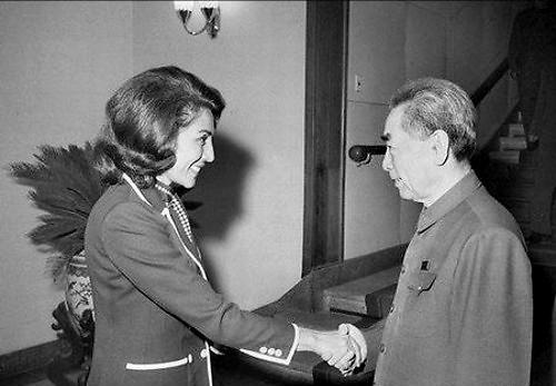 周恩来的人格魅力有多强？为什么能得到敌人的崇敬，全世界的尊敬