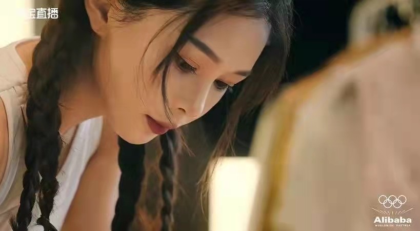 从新人到天猫服饰一姐仅用2年，她的奇葩经历把李佳琦都撼动了