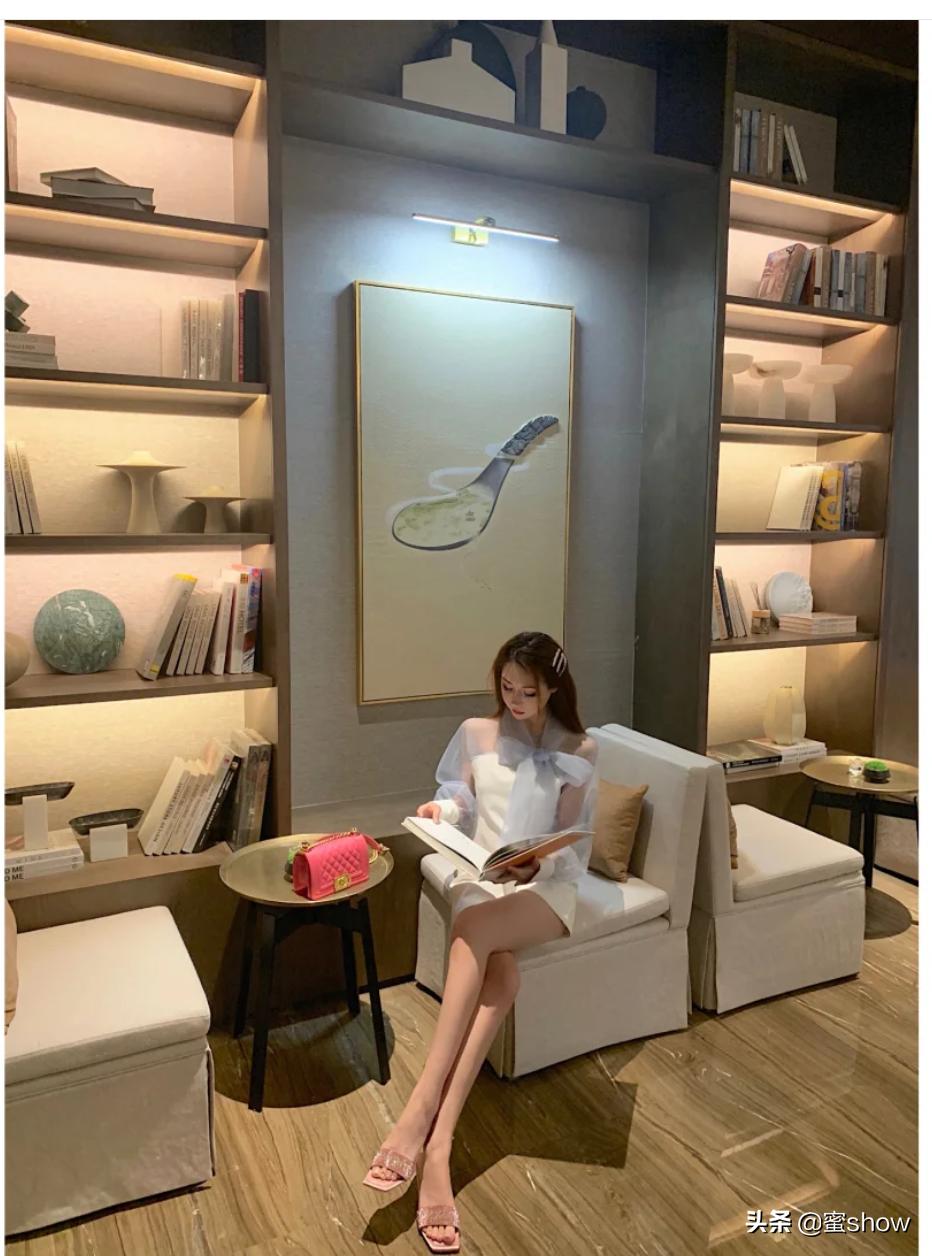 特别显身材的连衣裙叫什么名字,中袖藏蓝色连衣裙气质高级感