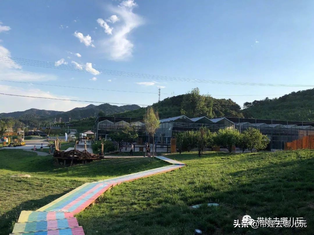 住别墅、滚草坪、躺在床上看电影，密云轻奢营地的花样玩法