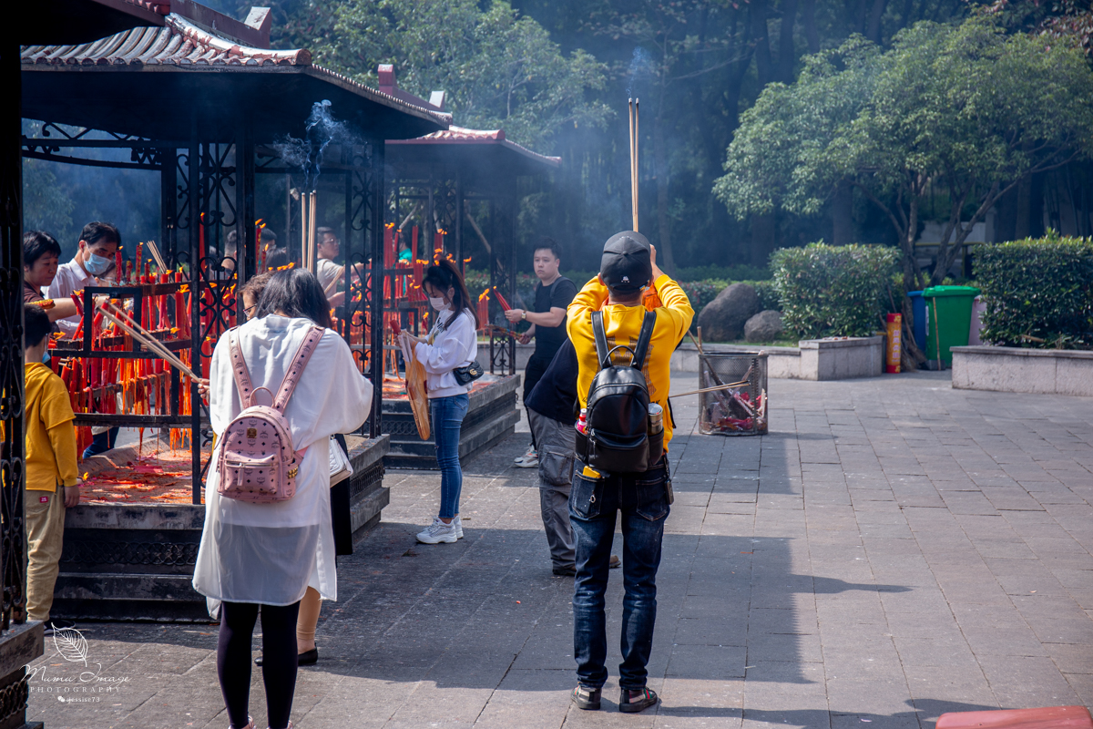 无锡灵山大佛抱佛脚视频,无锡灵山抱佛脚排队多久