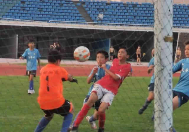 连播不分先后“一顿乱播”湘铝学校足球队？