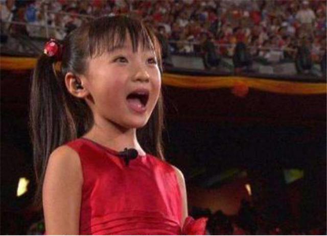 2008假唱事件张艺谋,张艺谋让小女孩假唱事件