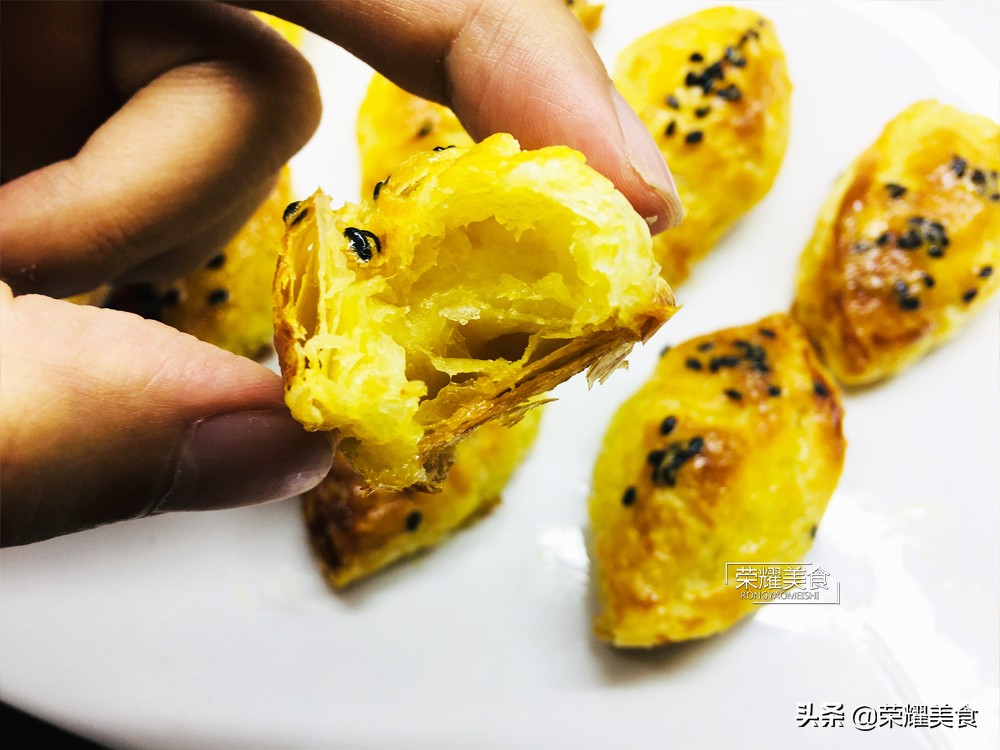 两分钟教你在家做榴莲酥简单易学,榴莲酥超简单的做法视频