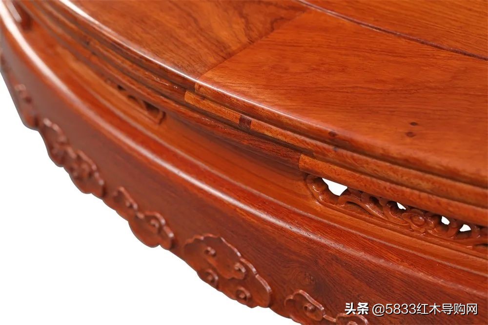 轻奢新中式红木餐桌最新款式,红木餐桌配什么好吃又实惠