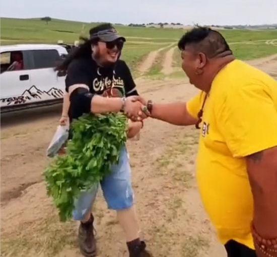 内蒙古壮汉120公斤,一年胖10斤27岁小伙靠吃月入过万