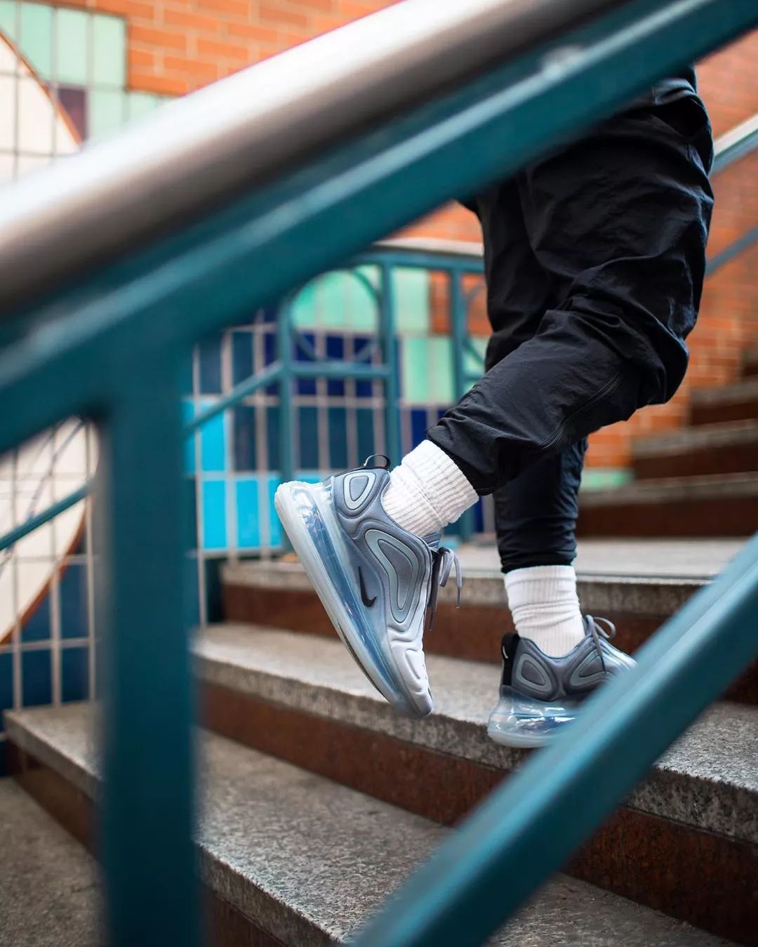 鞋穿不炒|热门鞋款暴跌,AJ1红丝绸降了4K+,YEEZY满天星降了6K+