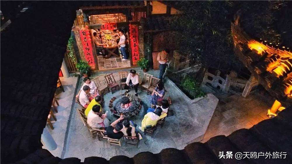 芙蓉镇一座挂在瀑布上的千年古镇,瀑布上的千年古镇芙蓉镇