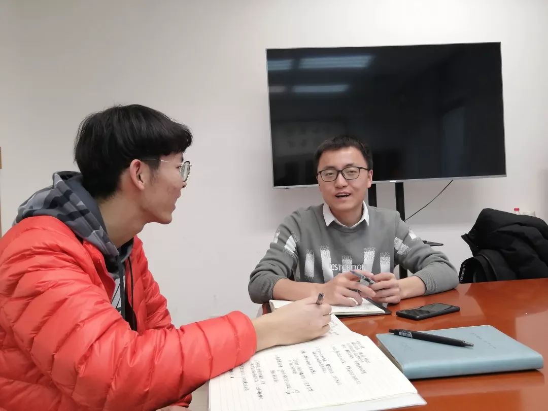 24岁北航博士毕业，受聘211高校副教授，他用三个词总结经验