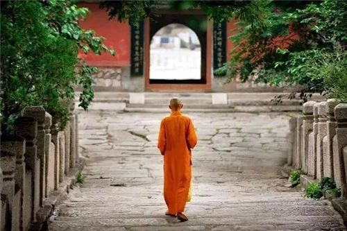 一位老僧说人生困境时默念3句话,一位高僧的点拨