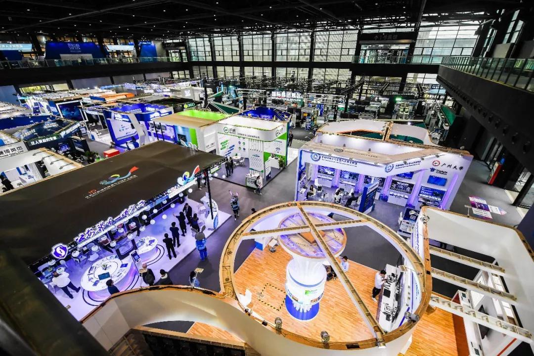 以习*平近**同志为核心的*党**中央2019年治国理政评述