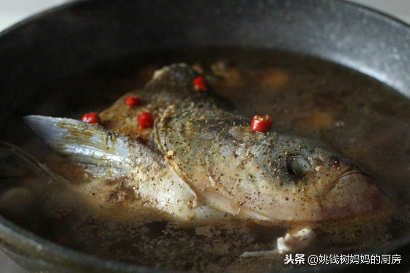 吃鱼补脑还是吃核桃补脑,吃鱼营养高还是猪肉营养好