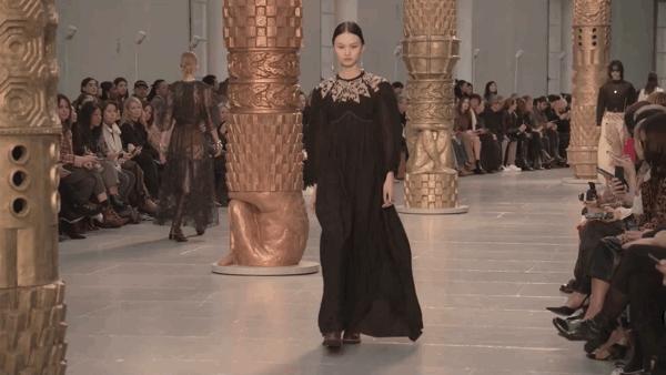 刘雯贺聪巴黎时装周完整版,巴黎时装秀贺聪