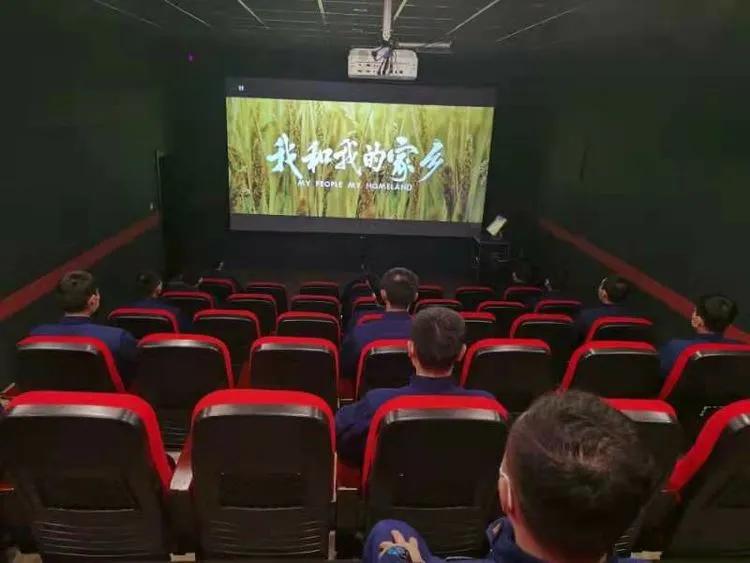 抗疫路上的火焰蓝图片,火焰蓝战疫情