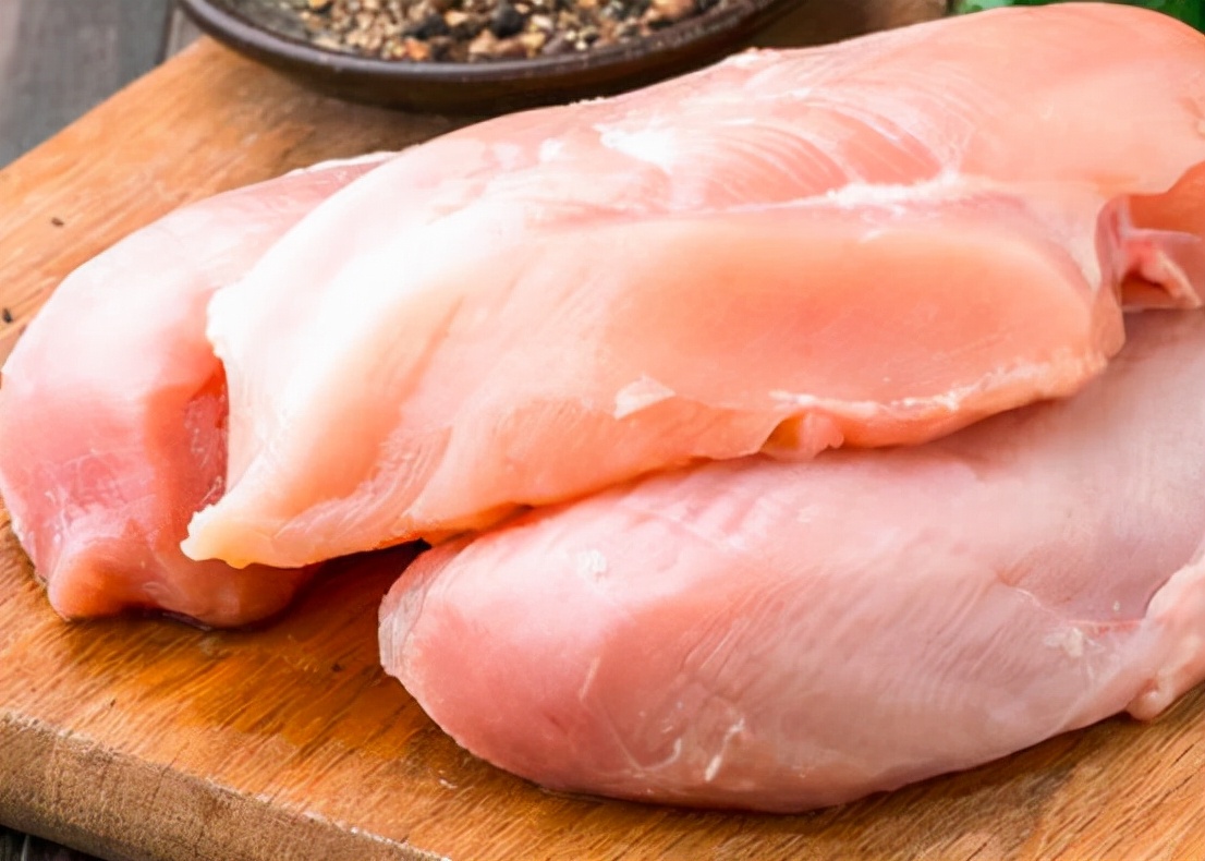 狗吃鸡骨头为什么不好,狗吃鸡胸肉干好不好