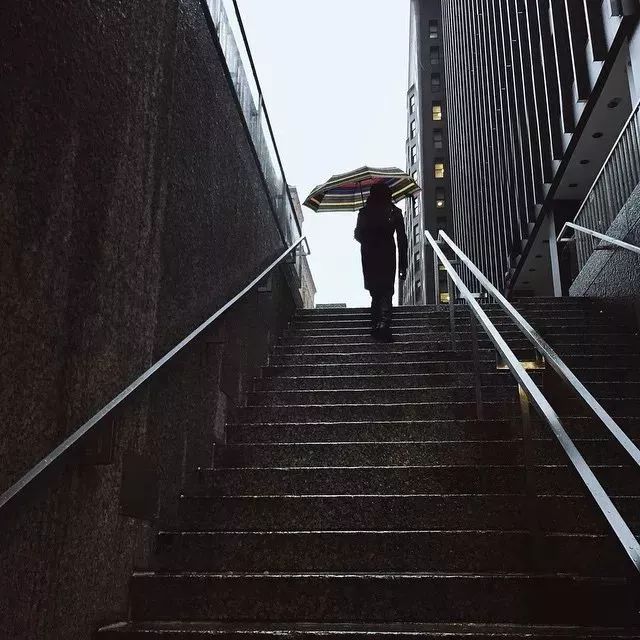 他是一名设计师,靠玩手机摄影成为了苹果签约摄影师