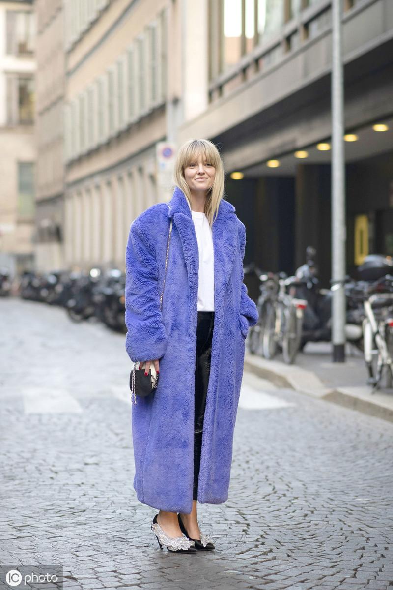 女人穿皮草的时候,女人穿皮草派克服好看吗