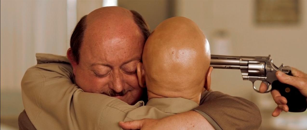 《人体蜈蚣系列》：从全彩到黑白默片重口味背后的荒诞剧情