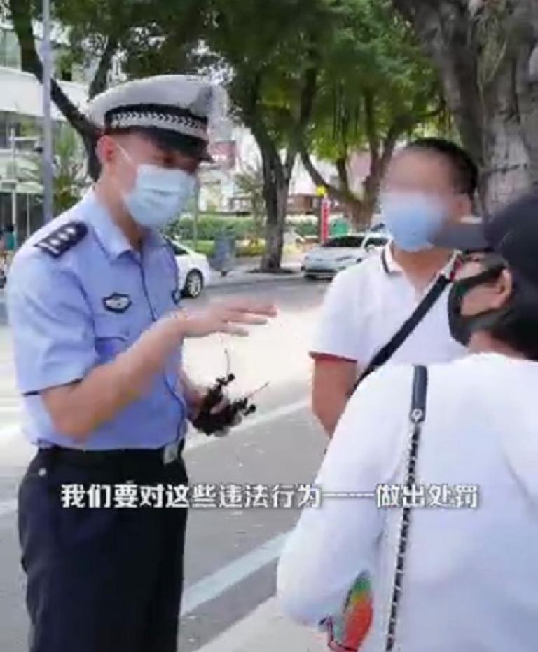 “我家就住在这里！”广东深圳一网约车司机拒绝逆行，竟反遭乘客投诉、报警：我现在被人“挟持”…