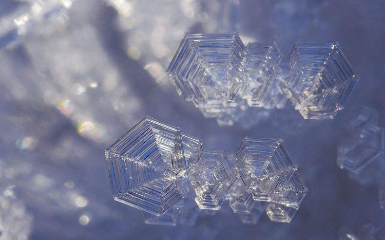 水晶与玻璃的结构区别,水晶的断面与玻璃的区别