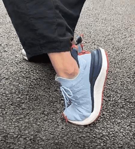 小米运动鞋竟和阿迪同厂出品？脚感不相上下，小米细节出“奇招”