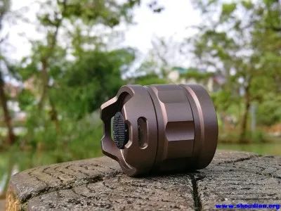 务实去华当行本色—wubenT105远射手电