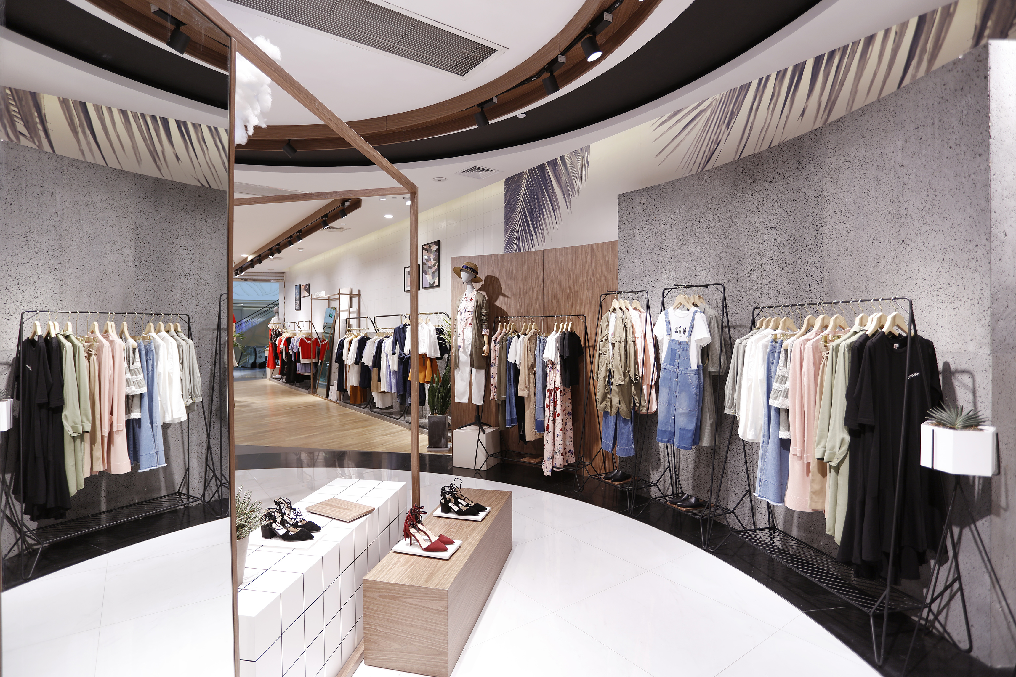 中高端女装品类,中档次女装品牌适合年轻人