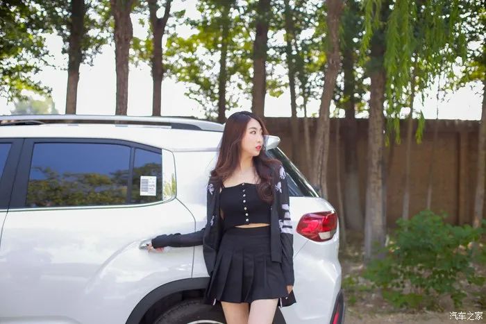 走稳重路线,北京现代ix35路上行驶视频