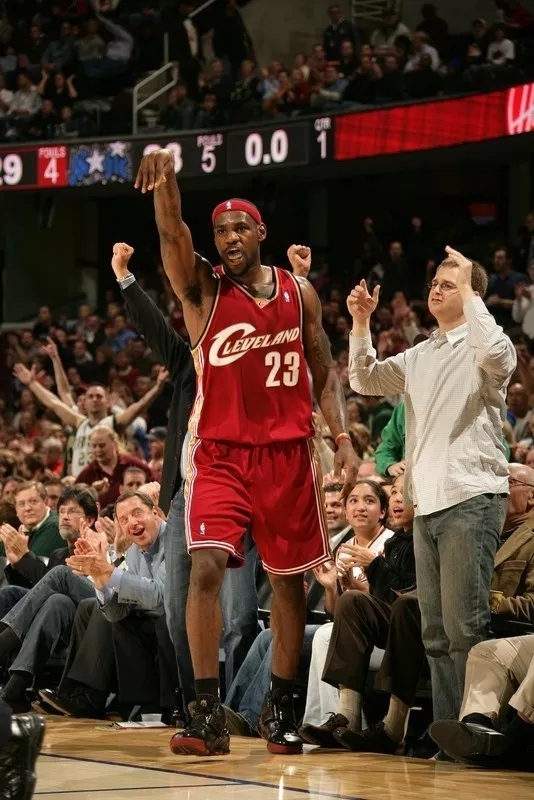 盘点詹姆斯的球鞋,詹姆斯十大巅峰时期球鞋