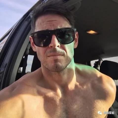 近期帅翻外网的性感鼓手和火辣消防员,减肥前长这样?