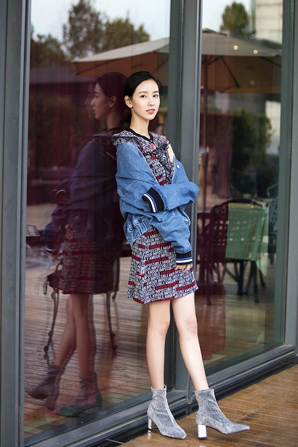 谁说明星披麻袋也好看？宋佳高颜值照样翻车，牛仔外套要会搭配