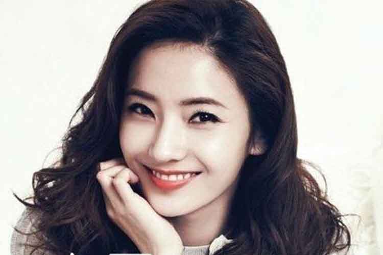 夏天脸上脱皮怎么回事,夏天脸上脱皮发红怎么治疗