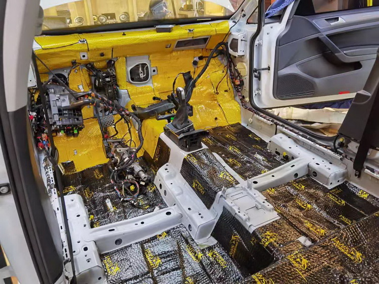 2023款大众高尔夫隔音效果测试,大白鲨隔音高尔夫r