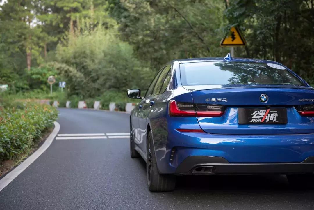 2022款宝马新3系325lim运动套装,宝马新3系320和325哪个更值得买