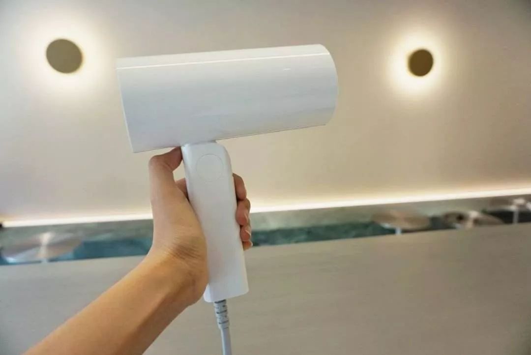 喷墙的白墙脏了怎么弄,白色墙体脏了一点怎么刷干净