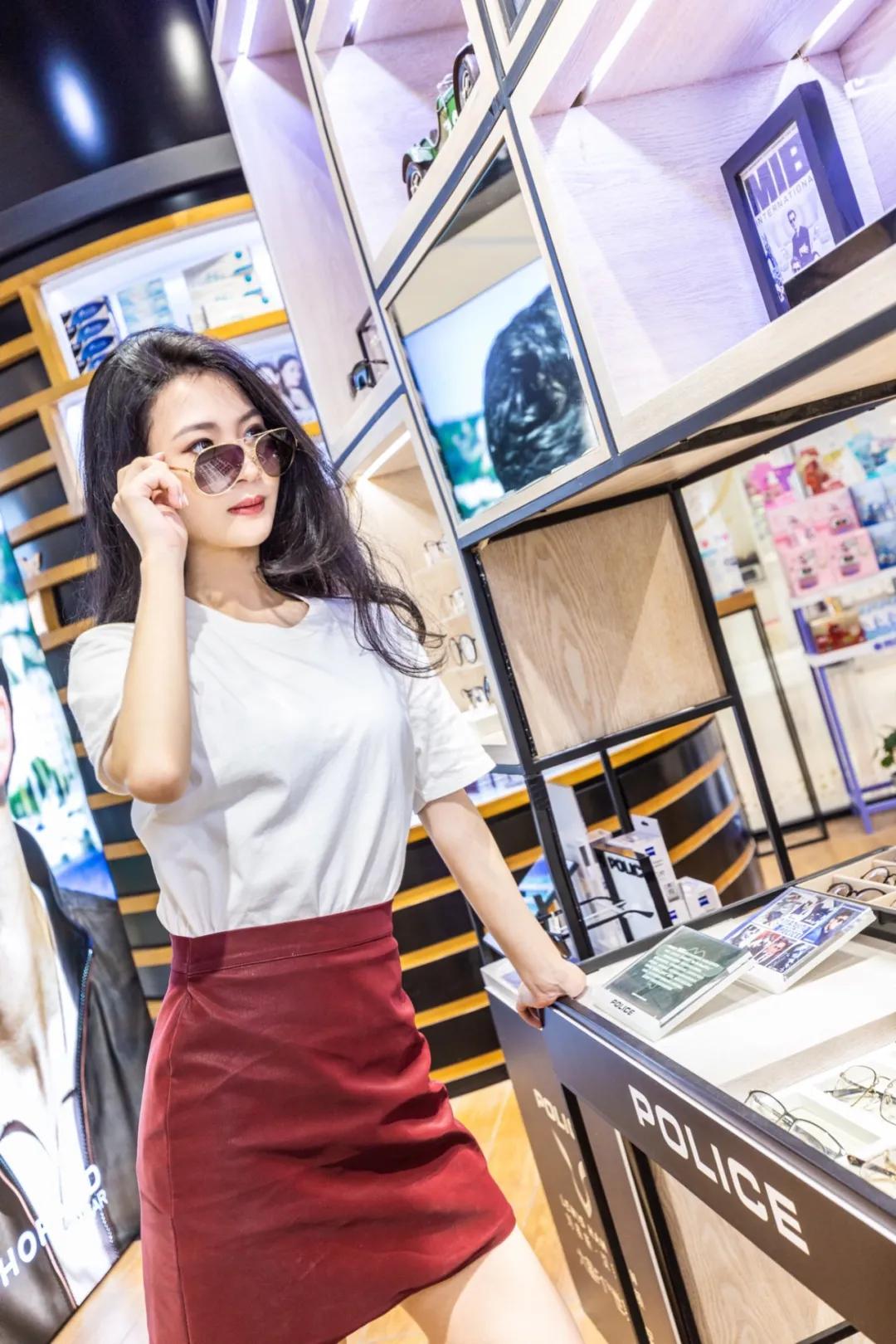 爱尔康水梯度好戴吗,爱尔康水梯度是硅水凝胶吗